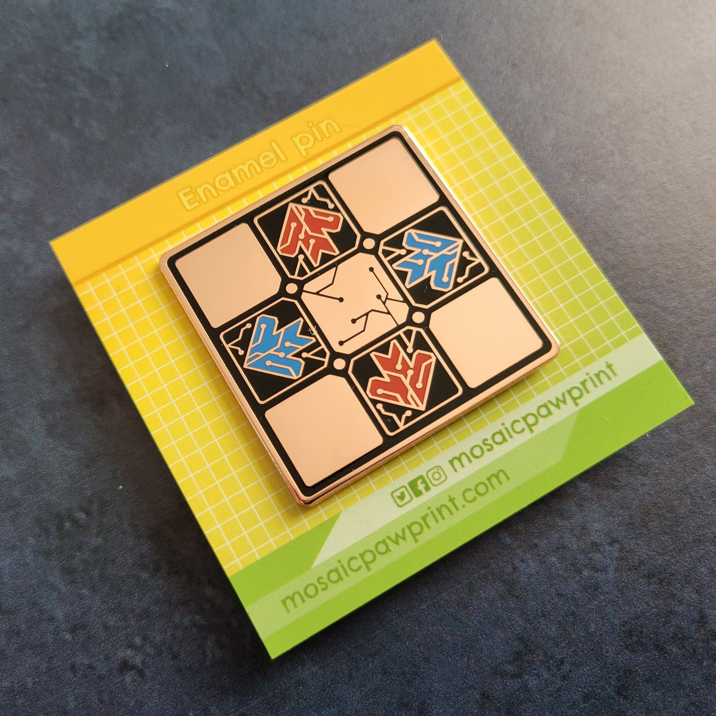 Enamel pin - DDR Pad (circuit techno style)